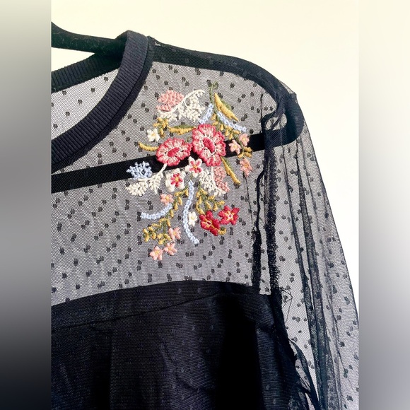 Black Lace Folklore Embroidered Blouse w. Bell Sleeves! - Picture 2 of 7